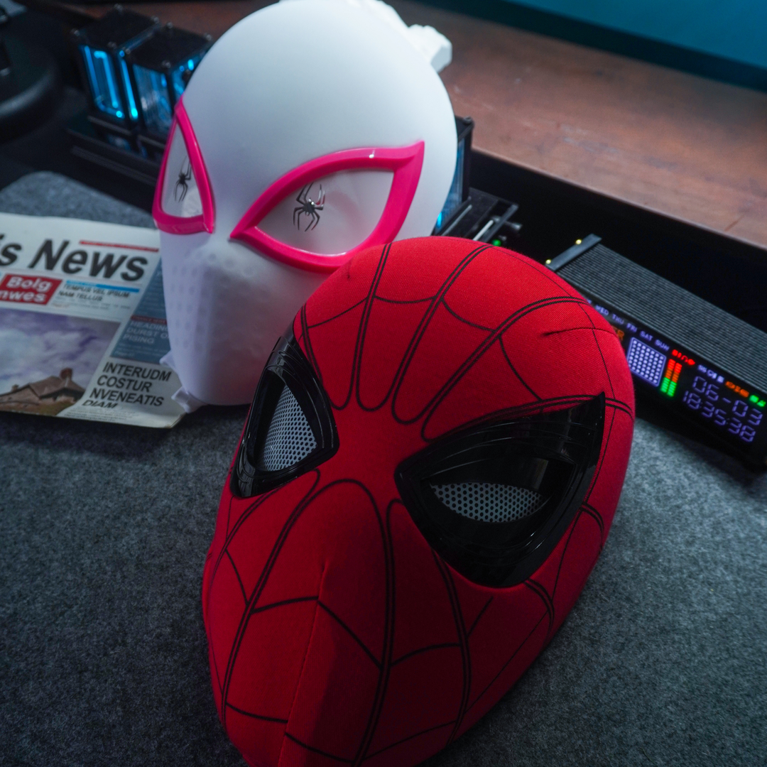 Spiderman_Gwen_Stacy_Movable_Eyes_Illuminating_Eyes_Side_View_Variation