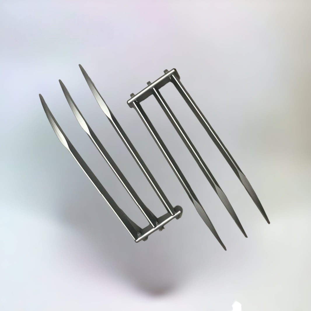 Deadool & Wolverine - Wolverine plastic silver claws 30cm front side with plain white background.