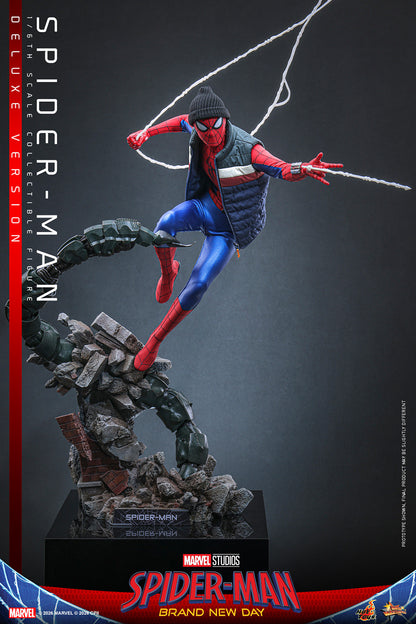 Hot Toys Spider-Man Brand New Day Deluxe 1/6 scale figure — web-shooters detail
