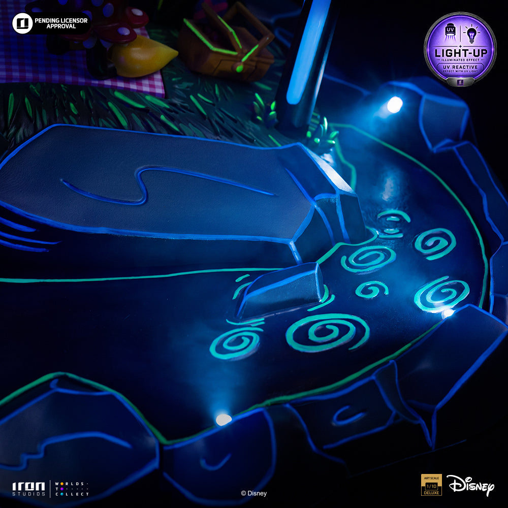 Iron Studios Mickey, Minnie & Pluto's Day at the Park statue - LED glow effect detail 4