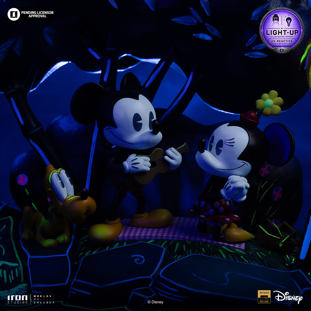 Iron Studios Mickey, Minnie & Pluto's Day at the Park statue - LED glow effect detail 5